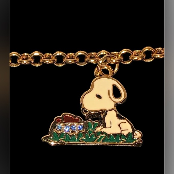 THE DANBURY MINT PEANUTS
CHARMS BRACELET GOLD WITH RHINESTONE RARE/ COLLECTIBLE - Picture 10 of 16